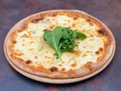 DÖRT PEYNİRLİ PİZZA
