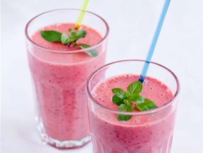ÇİLEKLİ SMOOTHIE